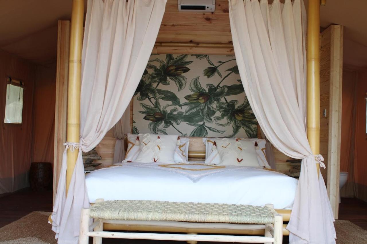 Domaine Le Lac Bleu Guest house Coutras