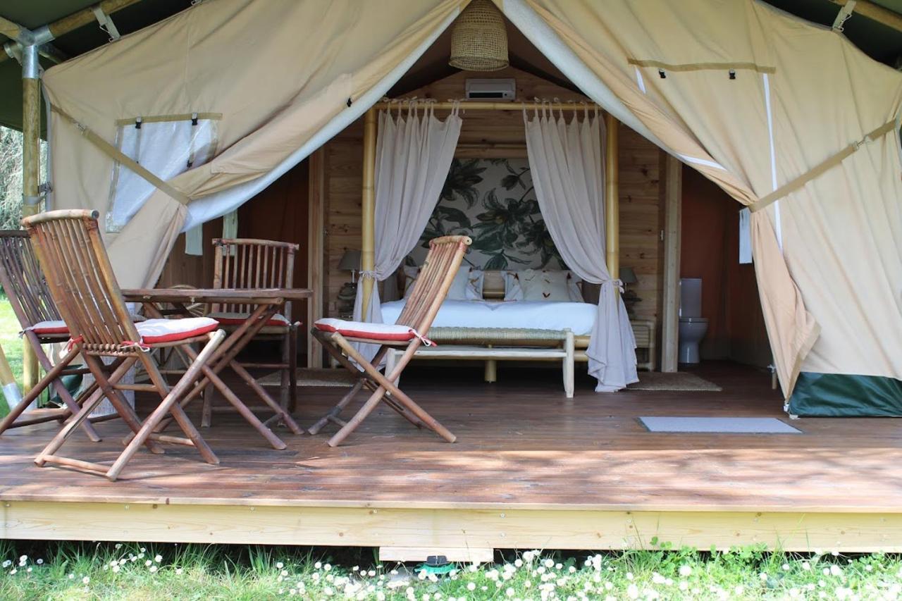 Domaine Le Lac Bleu Guest house Coutras