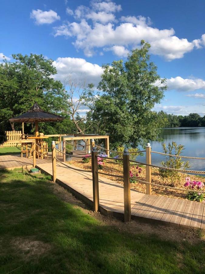 Domaine Le Lac Bleu Guest house Coutras